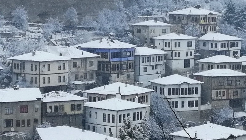 Safranboluda kar güzelliği... Harika görüntüler ortaya çıktı