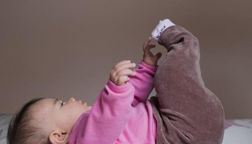Angelman sendromu nedir Kontrolsüz gülmeye neden oluyor Angelman sendromu nedir Kontrolsüz gülmeye neden oluyor