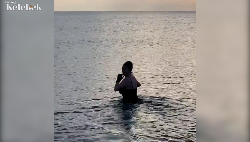 Buz gibi denizde yüzme keyfi