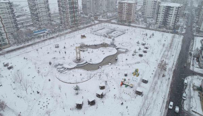 Diyarbakırı kaplayan beyaz örtü, havadan görüntülendi
