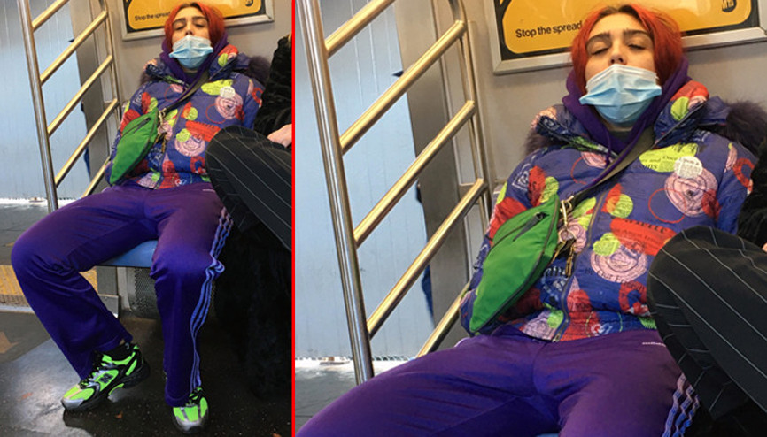 Bu kez metroyu seçti: Yayılarak oturdu