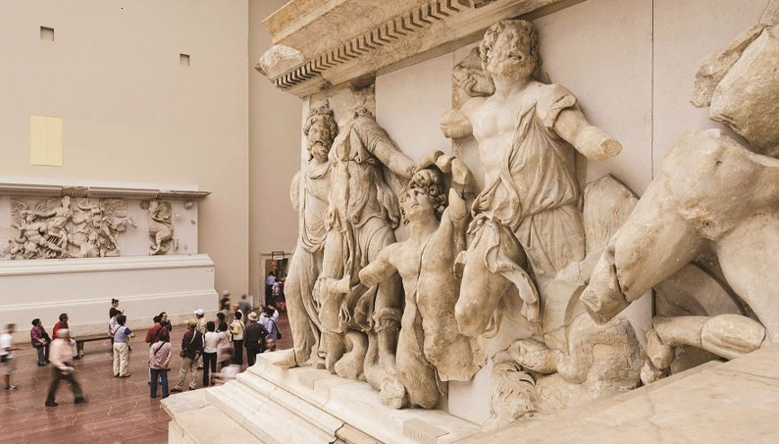 ‘Bergamalı’ Zeus Sunağı