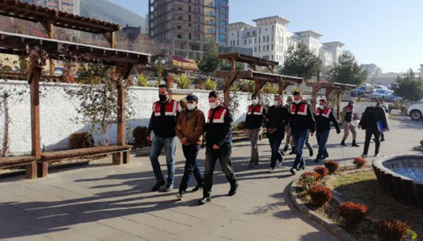 İki ilde DEAŞ operasyonu: 3 gözaltı