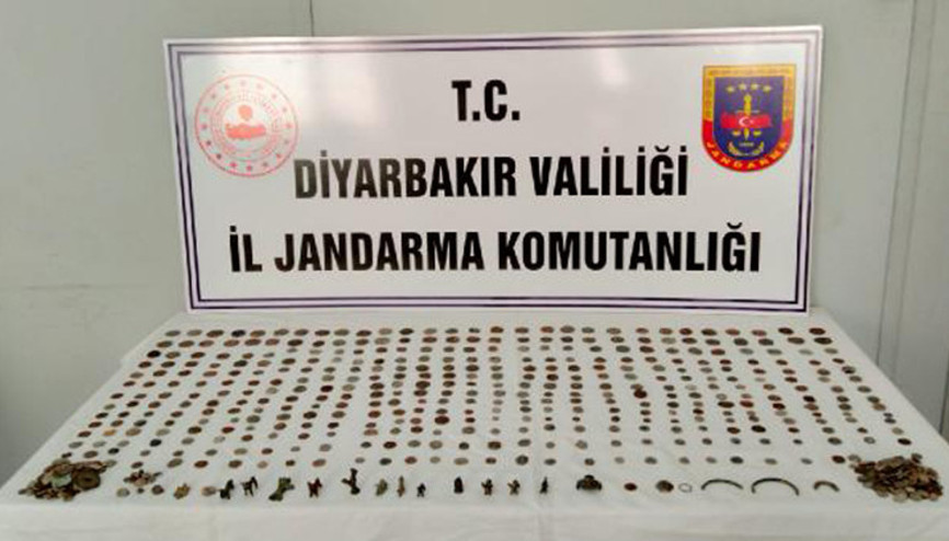 Diyarbakırda 400 bin liralık tarihi eser operasyonu; 3 gözaltı