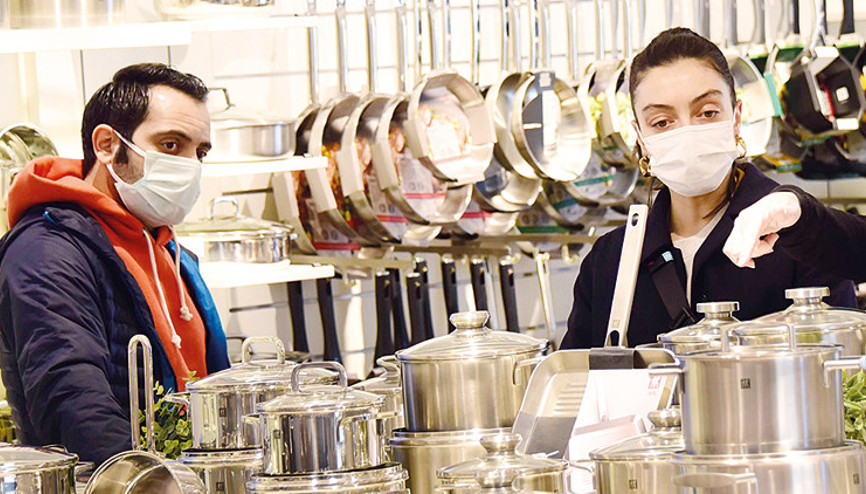 Merve Dizdar ile Gürhan Altundaşar alışverişte: Boş vakitlerde tencere alıyoruz