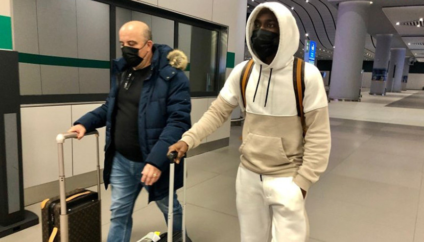 Son Dakika | Galatasarayın transferini KAPa bildirdiği Henry Onyekuru, İstanbula geldi