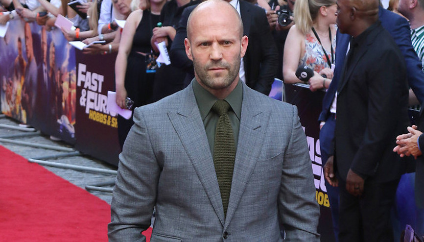 Aktör Jason Statham, kurşun geçirmez camlı villada kalıyor