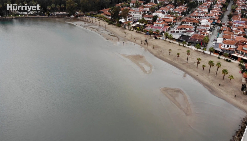 Deniz suyu 40 metre çekildi