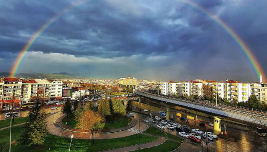 Bursa semaları gökkuşağı ile renklendi