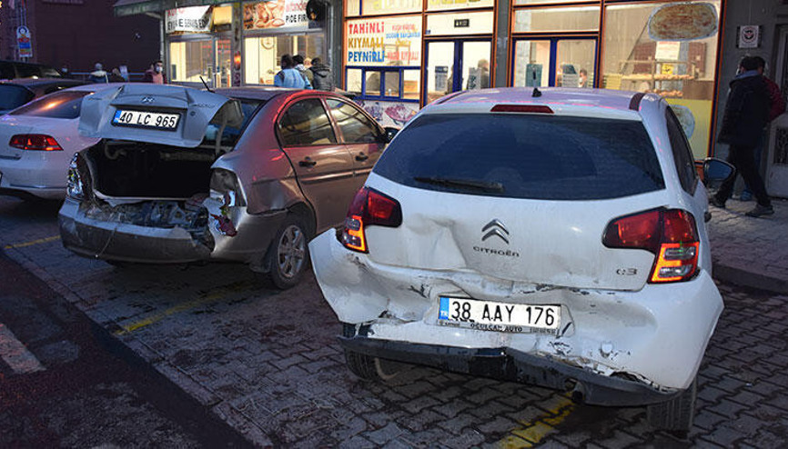 Kayseride zincirleme trafik kazası: 7 yaralı