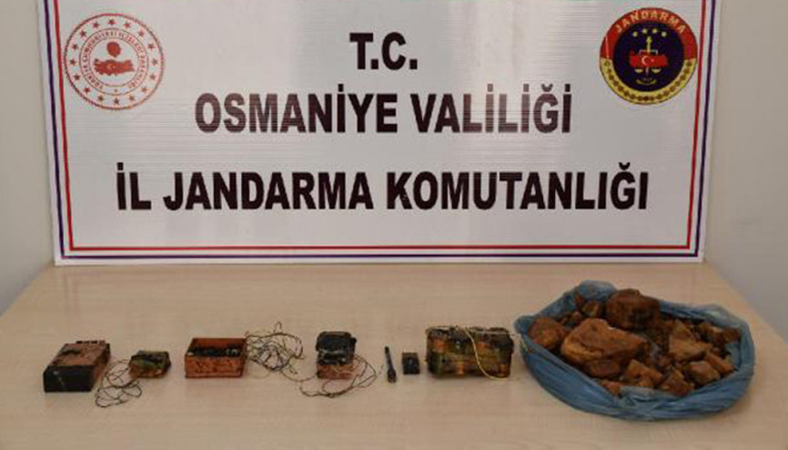 Osmaniye’de PKKlıların kullandığı sığınakta patlayıcı ve yaşam malzemesi ele geçti