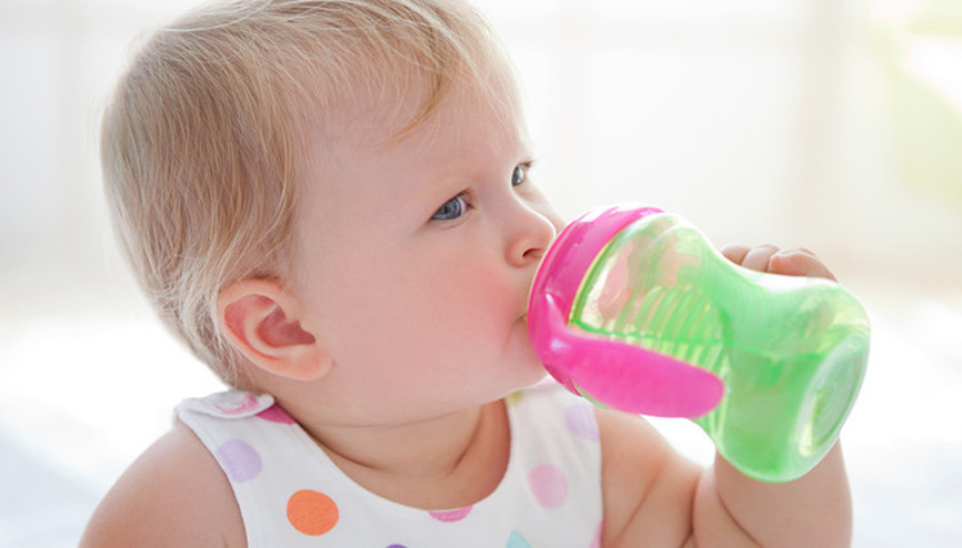 Bebek ve çocuklarda su içme: Ne zaman, ne kadar, nasıl olmalı