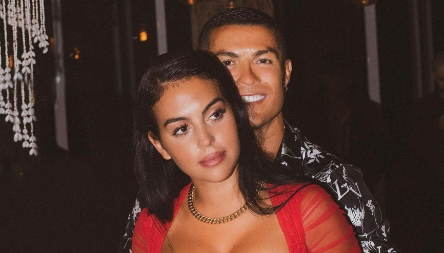 Cristiano Ronaldo ve eşinin kış tatili kaçamağına inceleme