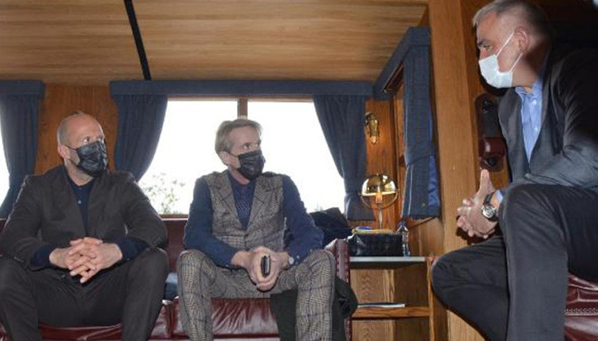 Bakan Ersoydan Five Eyes setine sürpriz ziyaret Jason Statham ve Guy Ritchie ile sohbet etti