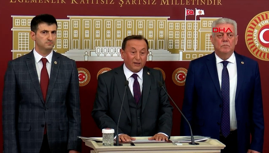 CHPli milletvekilleri Mehmet Ali Çelebi, Hüseyin Avni Aksoy, Özcan Özel partilerinden istifa etti