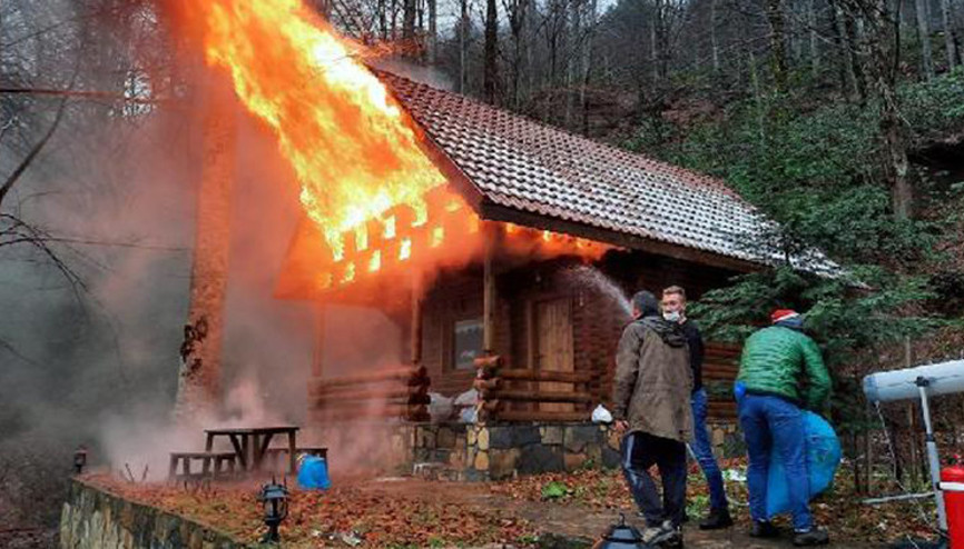 Bungalov ev alev alev yandı