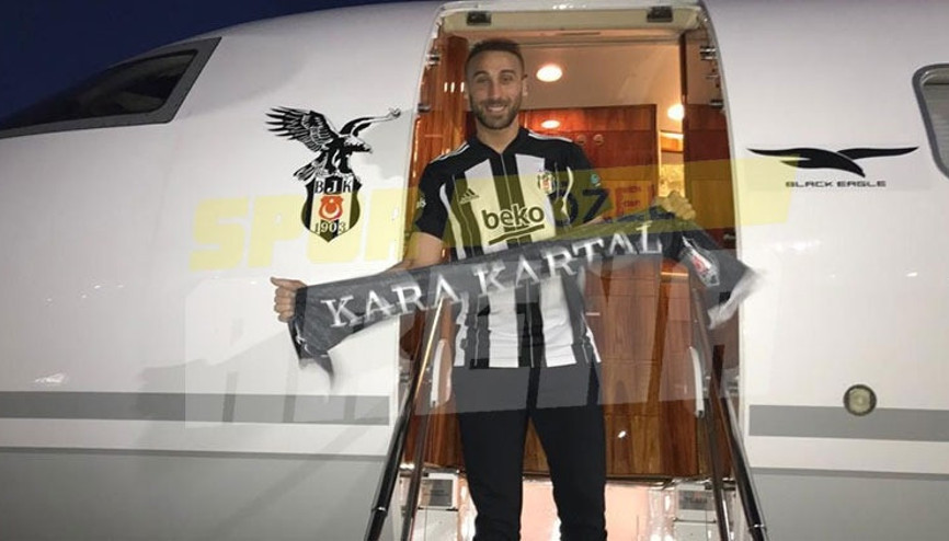 Cenk Tosun, Beşiktaş için yola çıktı