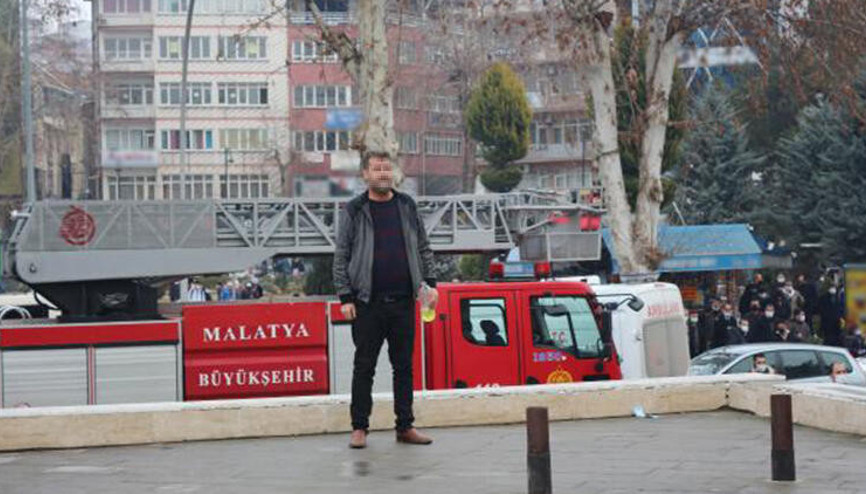 Polis, kendini yakacağını söyleyen kişiyi zor ikna etti