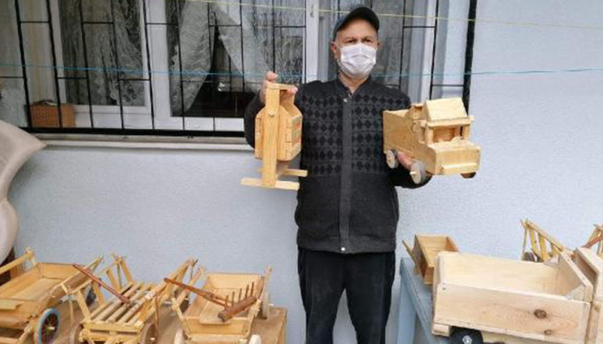 Sokağa çıkmayınca kömürlükte ahşap oyuncaklar yaptı
