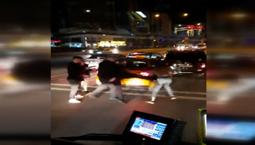 Kaza sonrası tekmeli tokatlı kavga; 3 kişi taksiciyi böyle darp etti