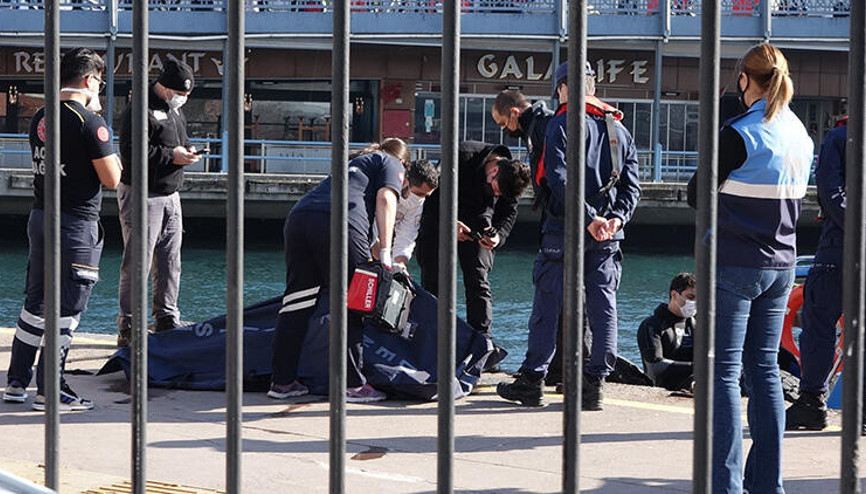 Karaköyde denizden 22 yaşında bir gencin cesedi çıkarıldı