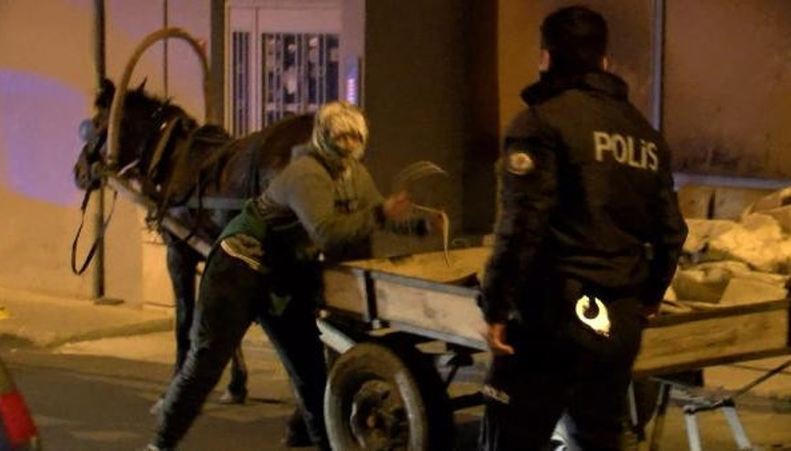 Ataşehirden çaldıkları inşaat malzemesini at arabasına yükleyip kaçan 3 kadın Üsküdarda yakalandı
