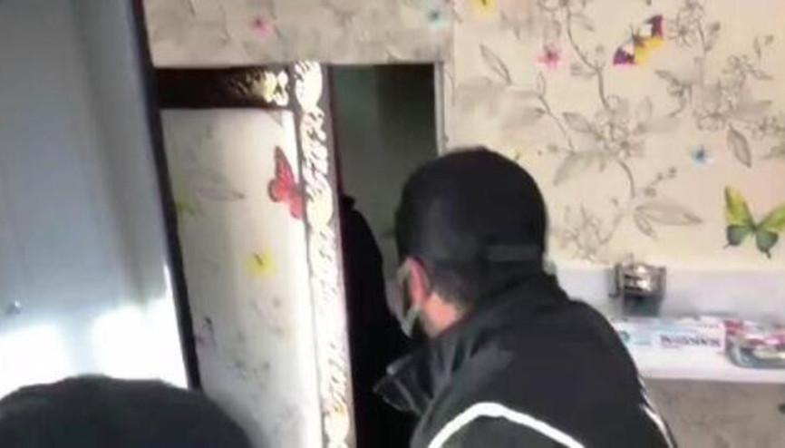Firari hükümlü, yatak odasındaki gizli bölmede yakalandı