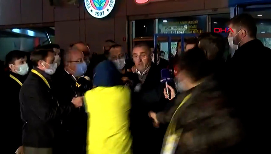 Rambo Okandan  Abdurrahim Albayraka saldırmaya çalıştı İşte o anlar...