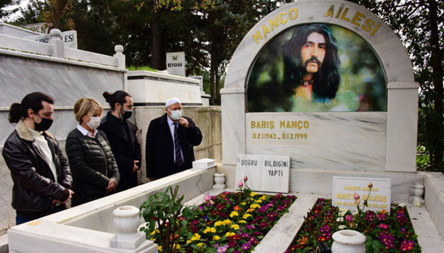 Barış Manço mezarı başında anıldı 22 yıl oldu...