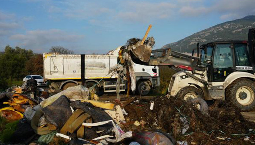 Bodrumda iki ayrı noktadan 17 kamyon atık toplandı
