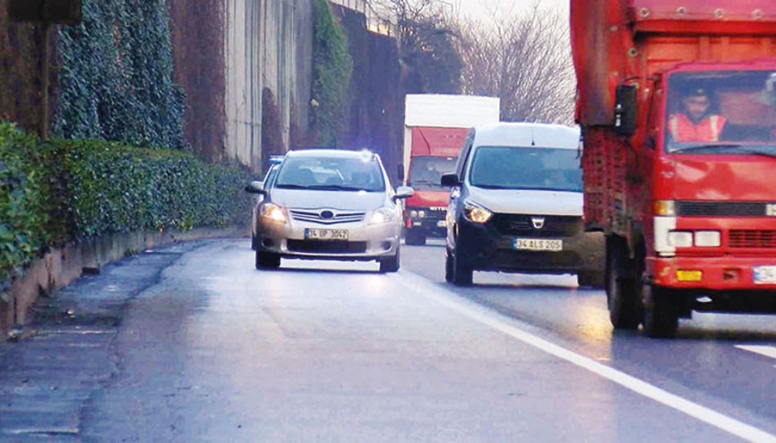 Çakarlılar yine yollarda: Ne polis ne ceza caydırıyor