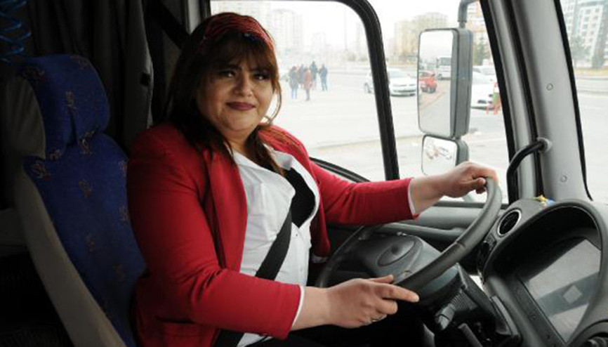 Fatoş, TIR şoförü olmak için direksiyon kursuna yazıldı Fatoş, TIR şoförü olmak için direksiyon kursuna yazıldı