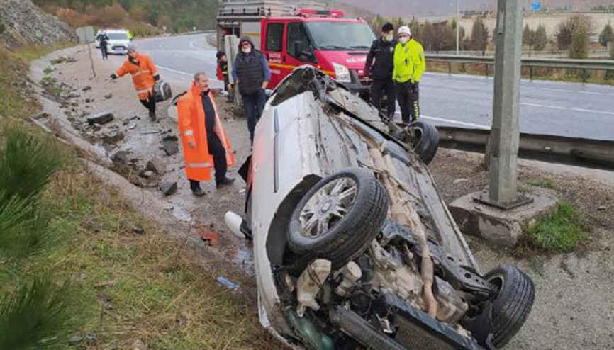 Bilecikte otomobil takla attı: 2 yaralı