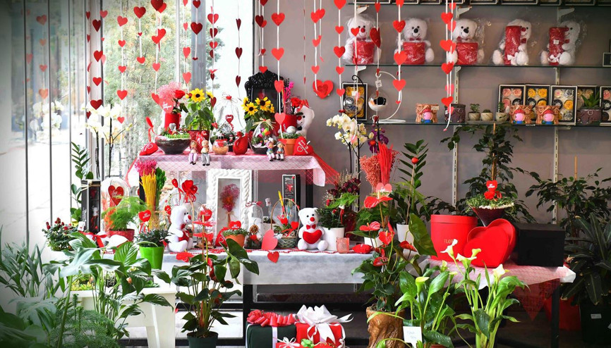 Kırmızı güllerle hazırlandılar