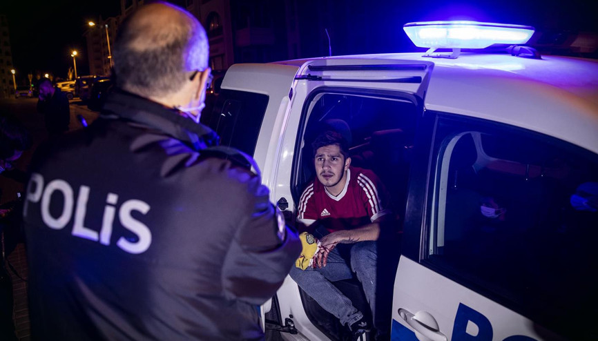 Üç yerinden bıçakladı