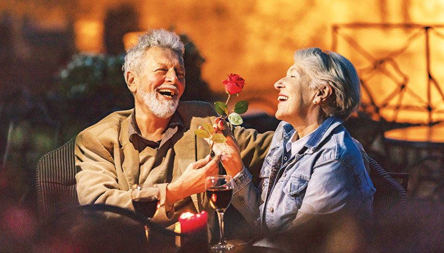 50 yaş üstü aşıklar hediyeye koştu