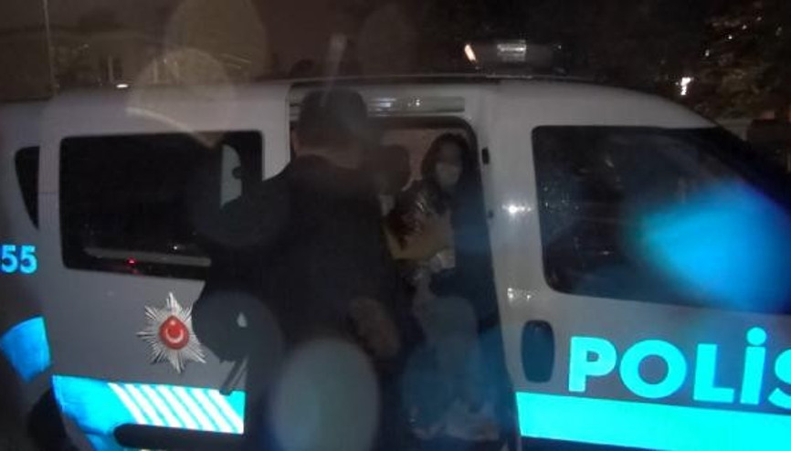 Esenyurtta masaj salonuna baskın Koronavirüse rağmen...