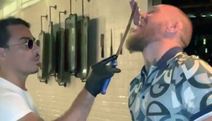 Nusrete giden ünlü dövüşçü McGregor, 7 bin liralık bifteğin tadına baktı