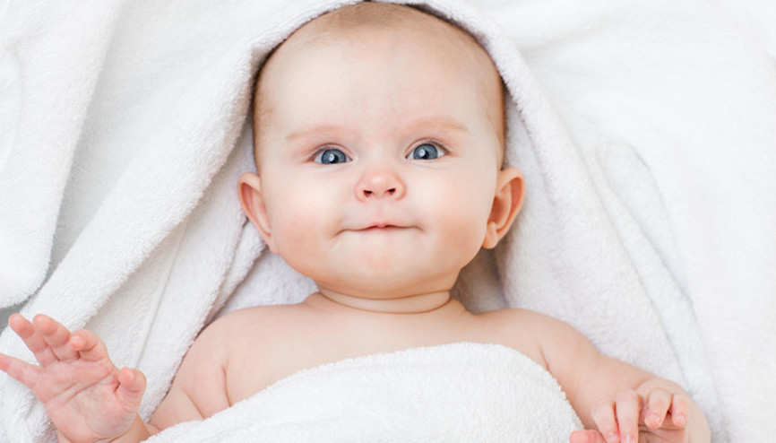 İlk 6 ay bebekler için kilometre taşları