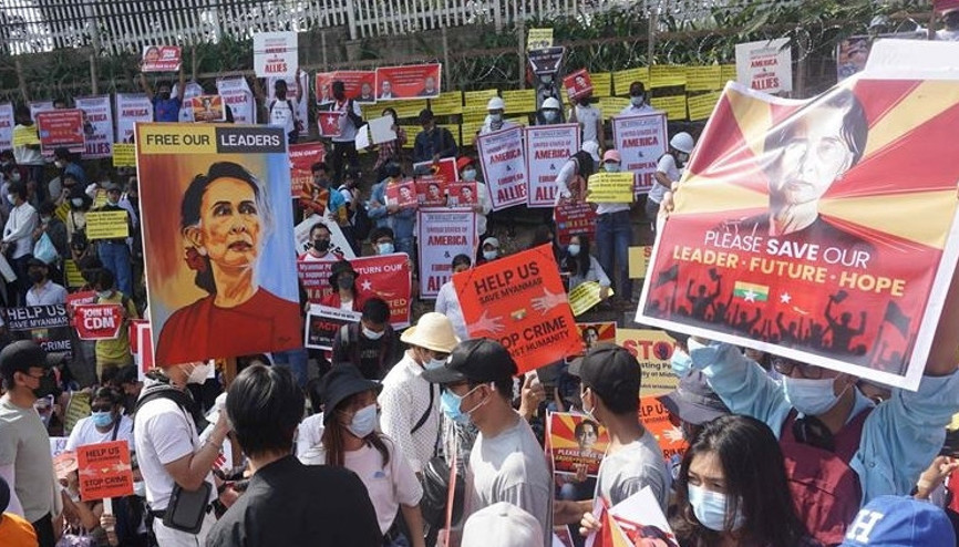 Myanmarda protestolar internet erişimi yasaklarına rağmen sürüyor