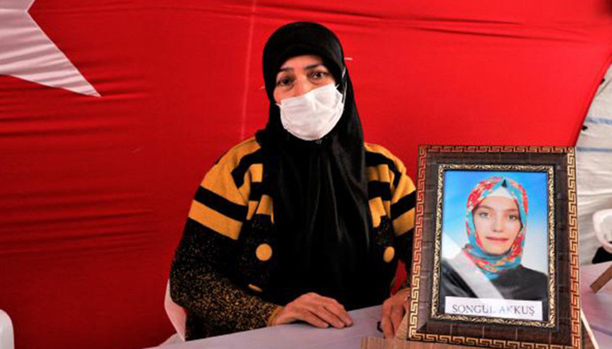 Evlat nöbetindeki anne: Aklınız başına gelsin, teslim olun