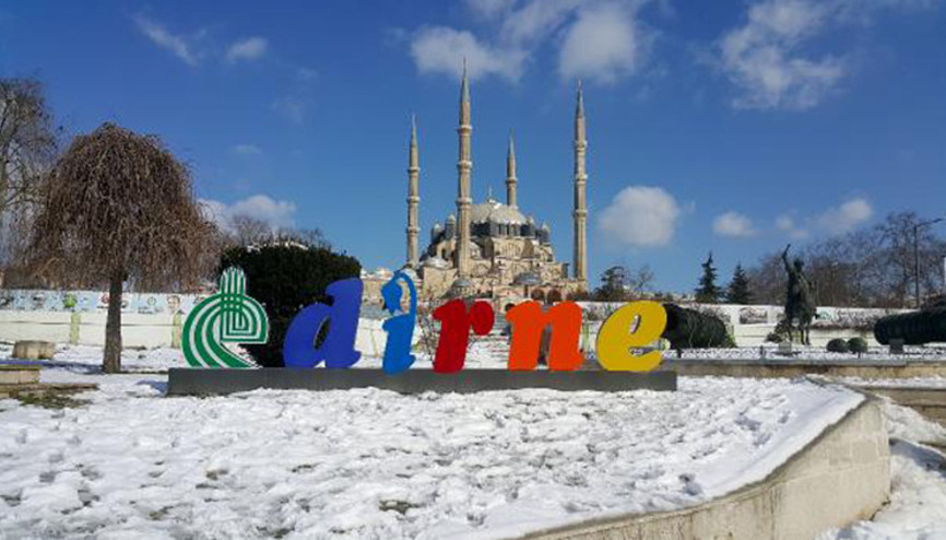 Edirnede hava sıcaklığı eksi 8 dereceye düştü, buz sarkıtları oluştu