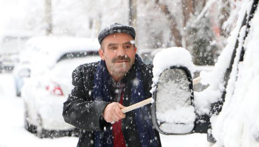 Doğuda kar etkili oldu; yollar kapandı, eğitime ara verildi Doğuda kar etkili oldu; yollar kapandı, eğitime ara verildi