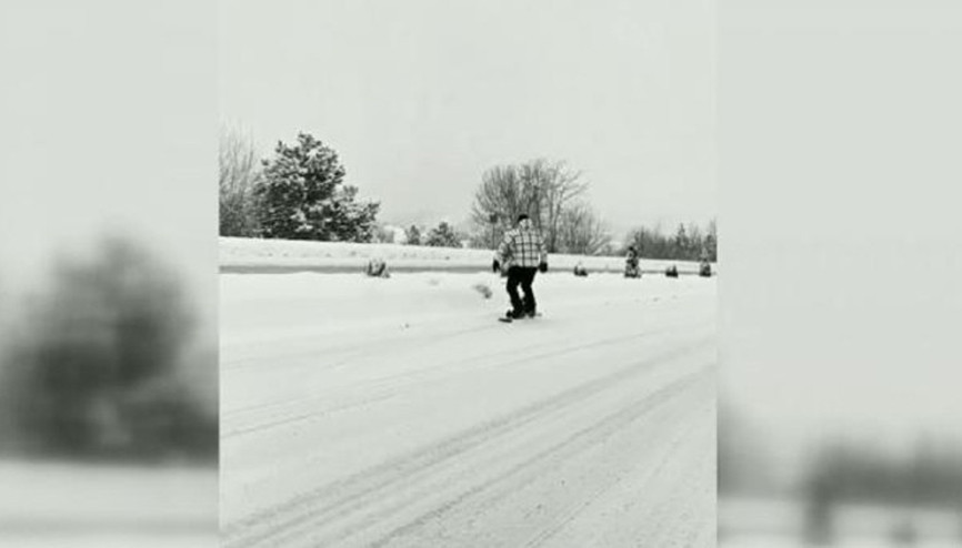 Karayolunda snowboard heyecanı