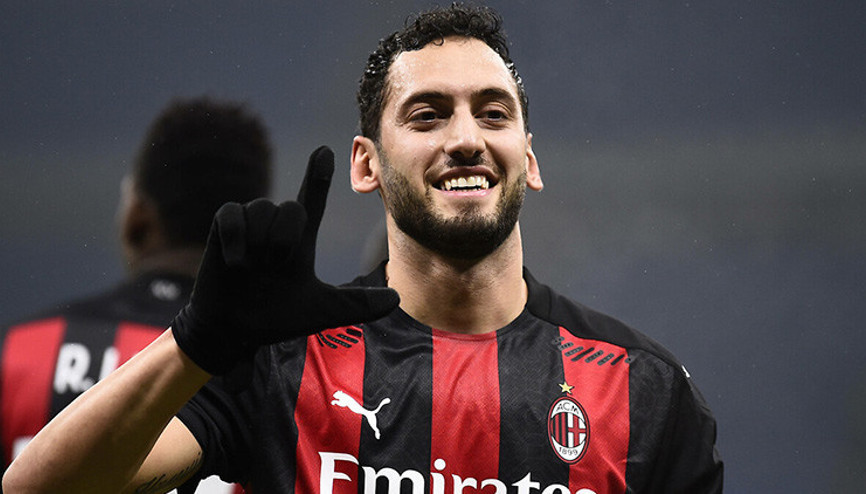 Milanda Hakan Çalhanoğlu hareketliliği Yeni görüşme...