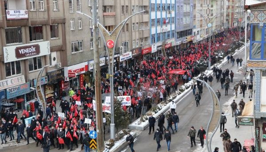 Hakkari, Gara şehitleri için tek yürek oldu Hakkari, Gara şehitleri için tek yürek oldu