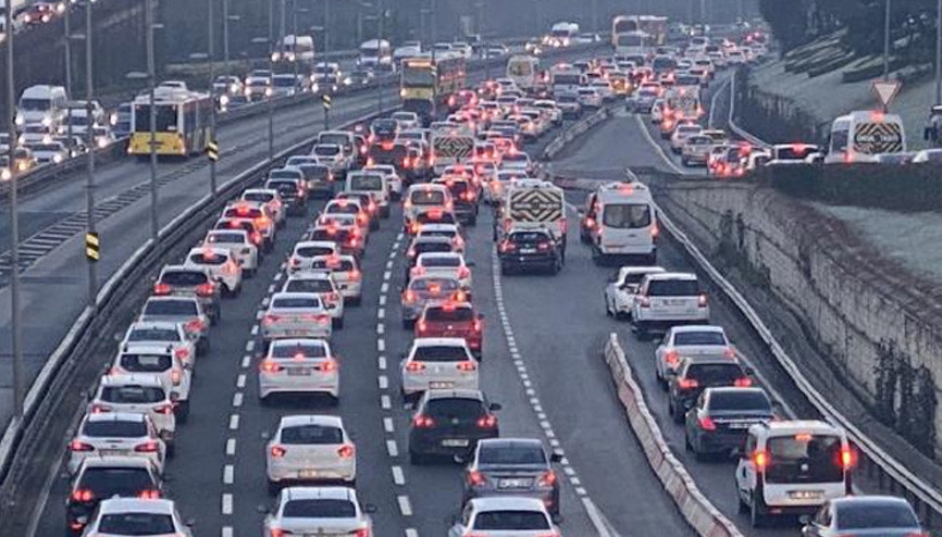 Kısıtlama sonrası İstanbulda trafik yoğunluğu
