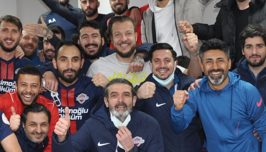 Hekimoğlu Trabzon - Şanlıurfaspor: 6-2 (Batuhan Karadeniz hat-trick yaptı) Hekimoğlu Trabzon - Şanlıurfaspor: 6-2 (Batuhan Karadeniz hat-trick yaptı)