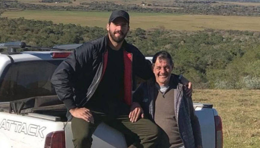 Son dakika: Liverpool kalecisi Alissonun babası boğularak öldü