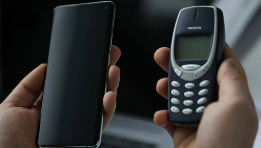 Vatandaş tuşlu telefonlara akın ediyor